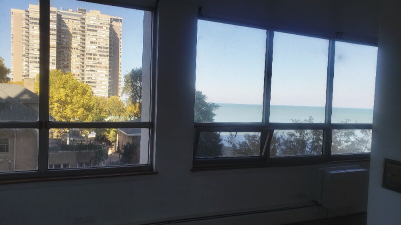 Building Photo - 6171 N Sheridan Rd