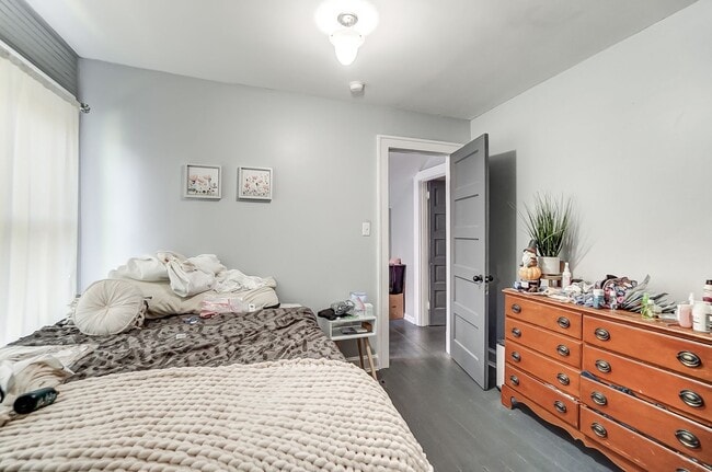 Building Photo - Charming 3-bedroom, 1.5-bathroom
