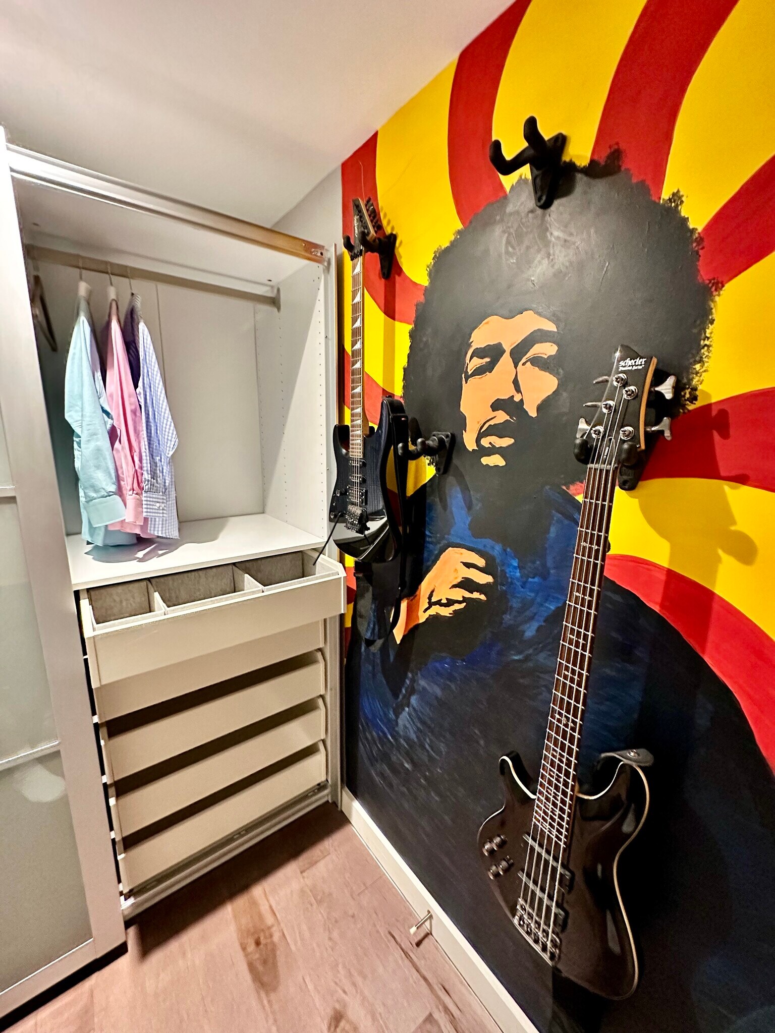 Walk-in Closet - 1025 1st St SE