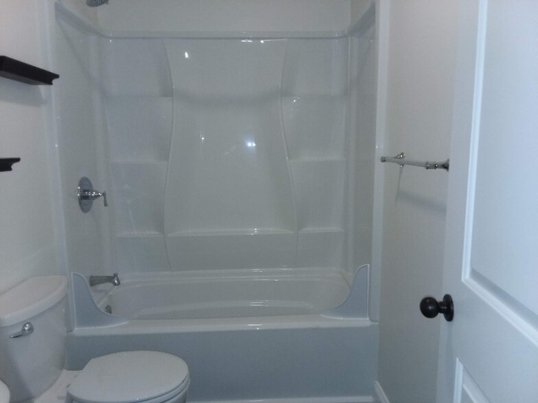 Building Photo - 2 Judge Street Path