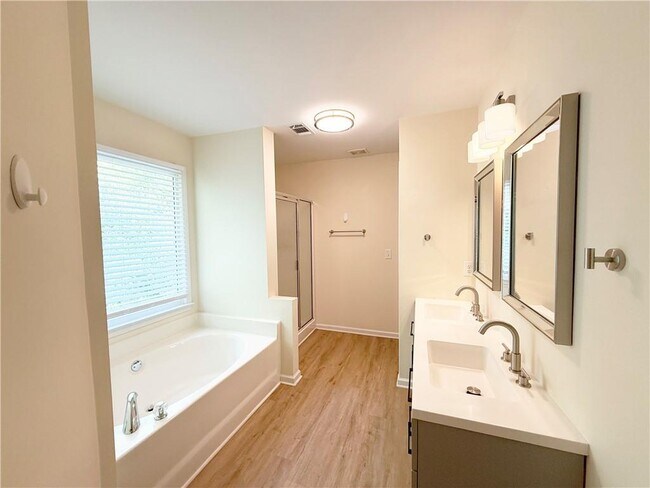 Building Photo - 350 Laurel Glen Crossing