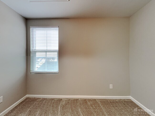 Building Photo - 979 Sequoia Dr