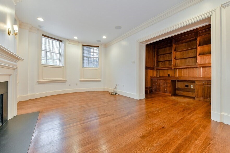 *Pictures are representative samples of the advertised unit. In some cases, the actual units you tou - 10 Willow St