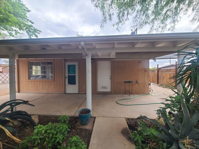Building Photo - Beautiful 2 bedroom 2 bathroom home!