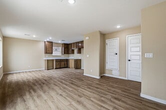 Building Photo - 2-bedroom, 1-bath brand new apartment in 79924