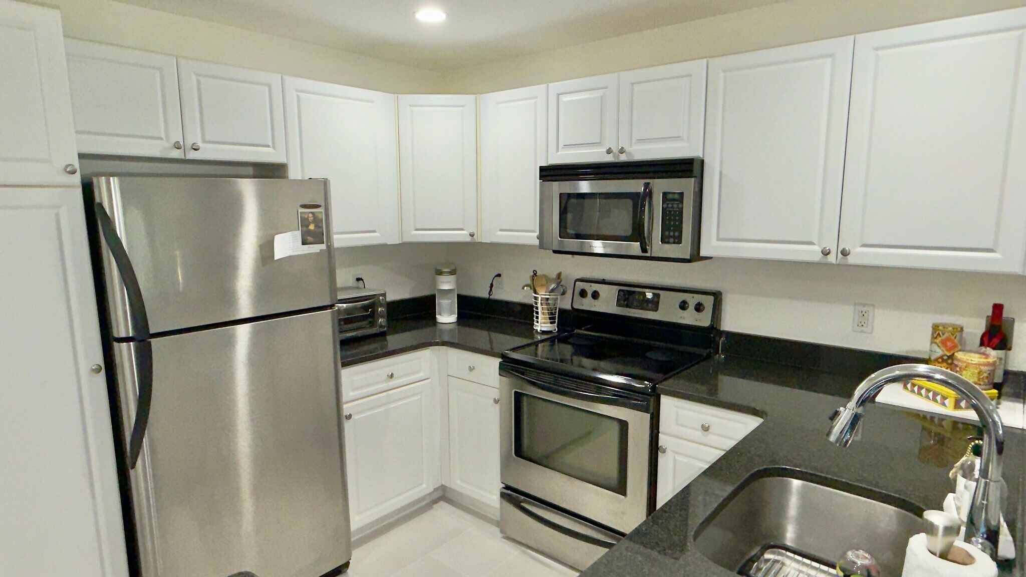 Kitchen - 10 Seaport Dr