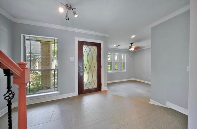 Building Photo - 652 N Eldridge Pkwy