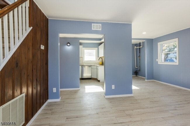 Building Photo - 1 Pine Ct