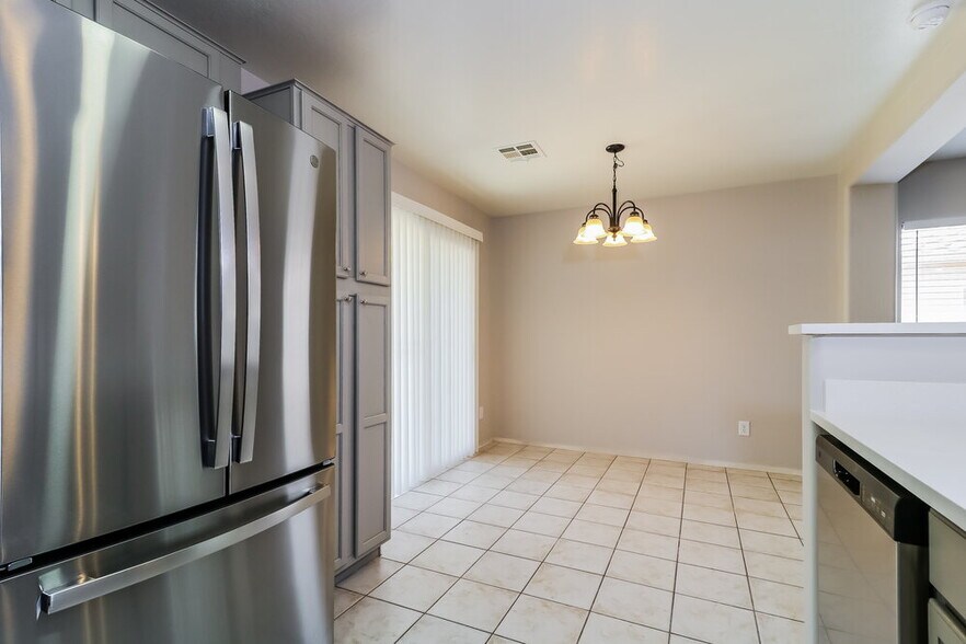 Building Photo - 10043 N 115th Dr