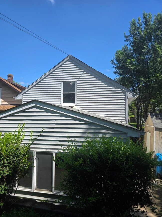 Building Photo - 1735 Wise Ave SE