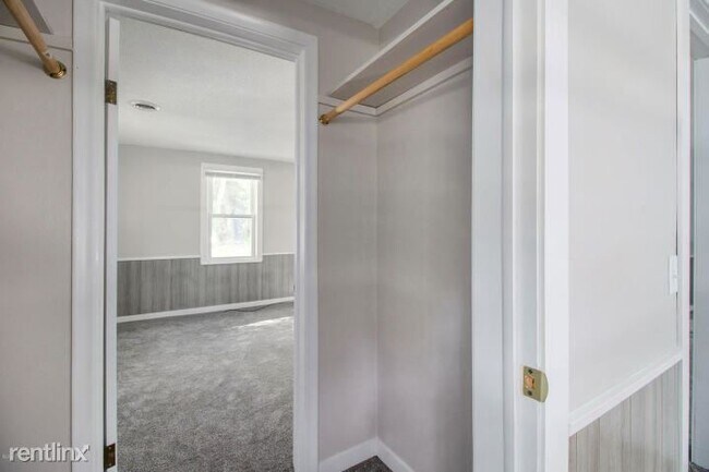 Building Photo - 2 br, 1 bath Duplex - 4214 Branch Ave