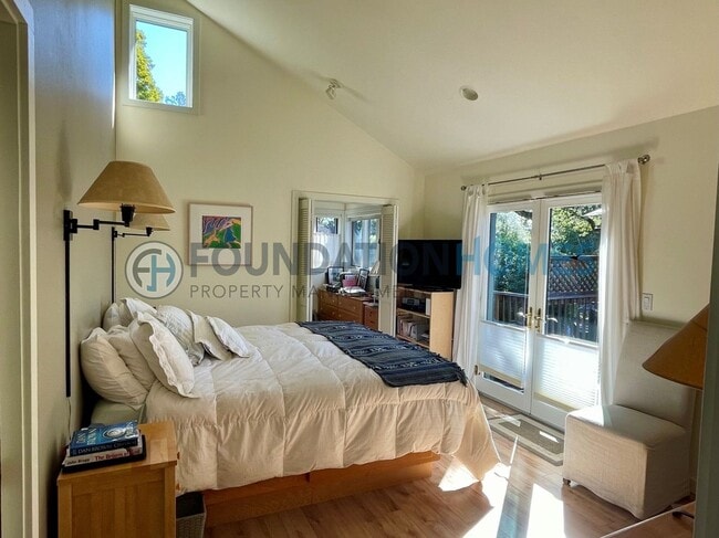 Building Photo - Beautiful Ross Cottage - Views - Pool - FOUNDATION