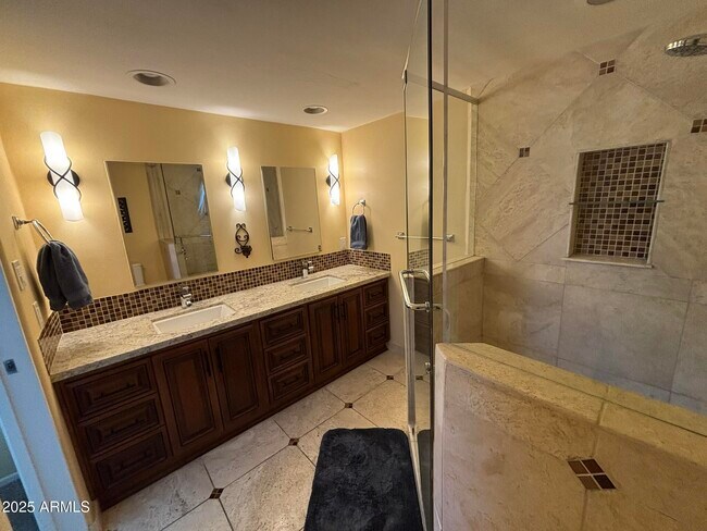 Building Photo - 3625 E Garden Dr