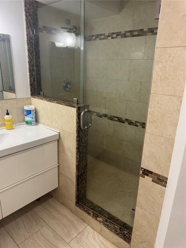 Building Photo - 1301 NE Miami Gardens Dr