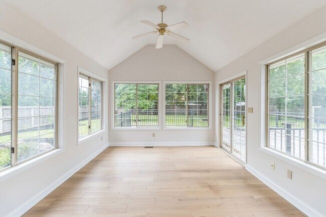 Building Photo - GREAT LOCATION IN COUNTRY CLUB!! 4 Bedroom, 3.5 Bathroom Home in Clive