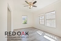 Building Photo - 5600 Fernwood Ave