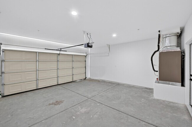 Building Photo - 66274-274 Hacienda Ave