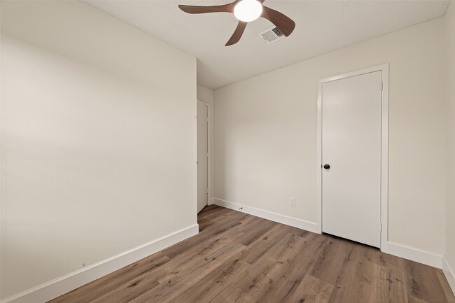 Building Photo - 148 W Whitney St