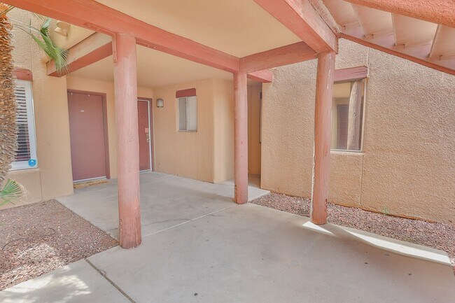 Building Photo - 1 Bed / 1 Bath Condo - Short or Long Term ...