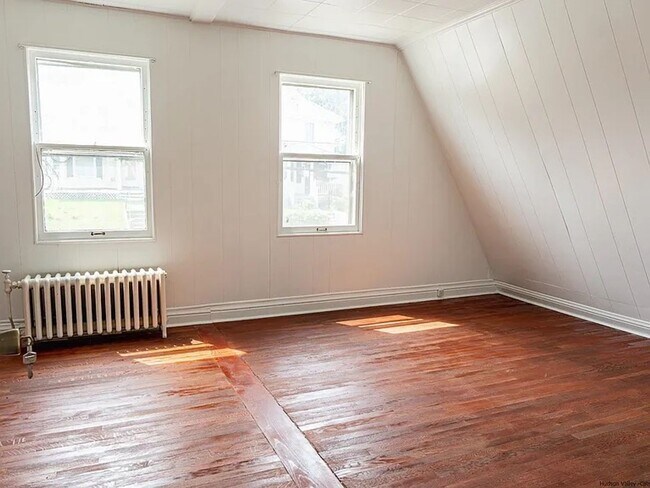 Building Photo - 2 Bedroom Single-Family Home, Newburgh
