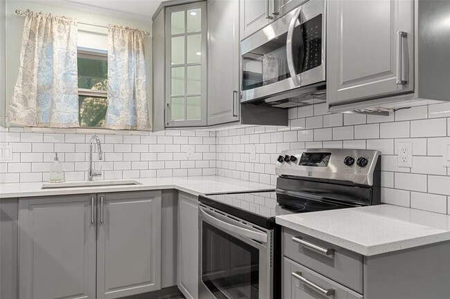 Building Photo - 5608 Cougar Dr