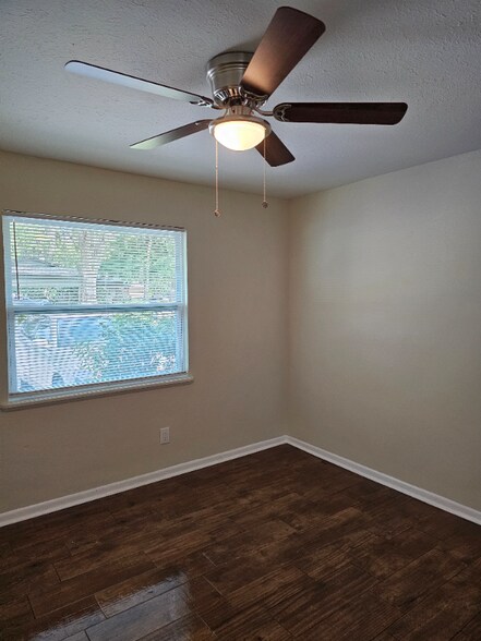 Building Photo - 3950 SE 17th Ct