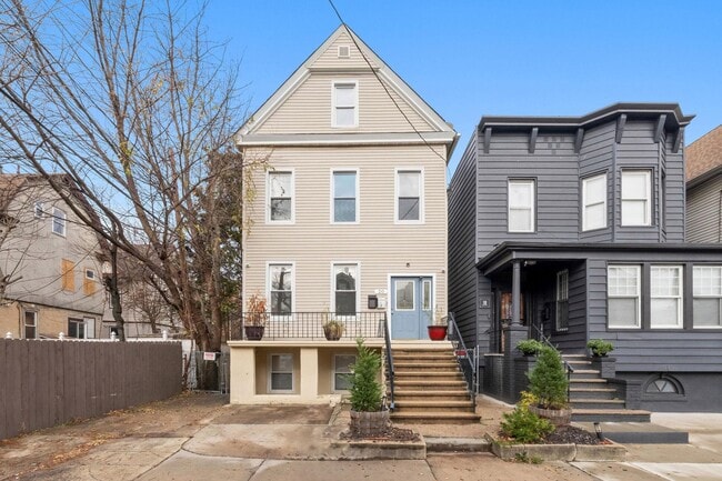 Building Photo - 20 Linden Ct