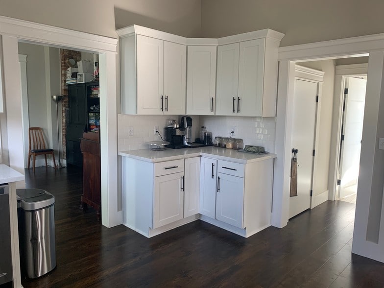 Building Photo - 1803 S Weller St