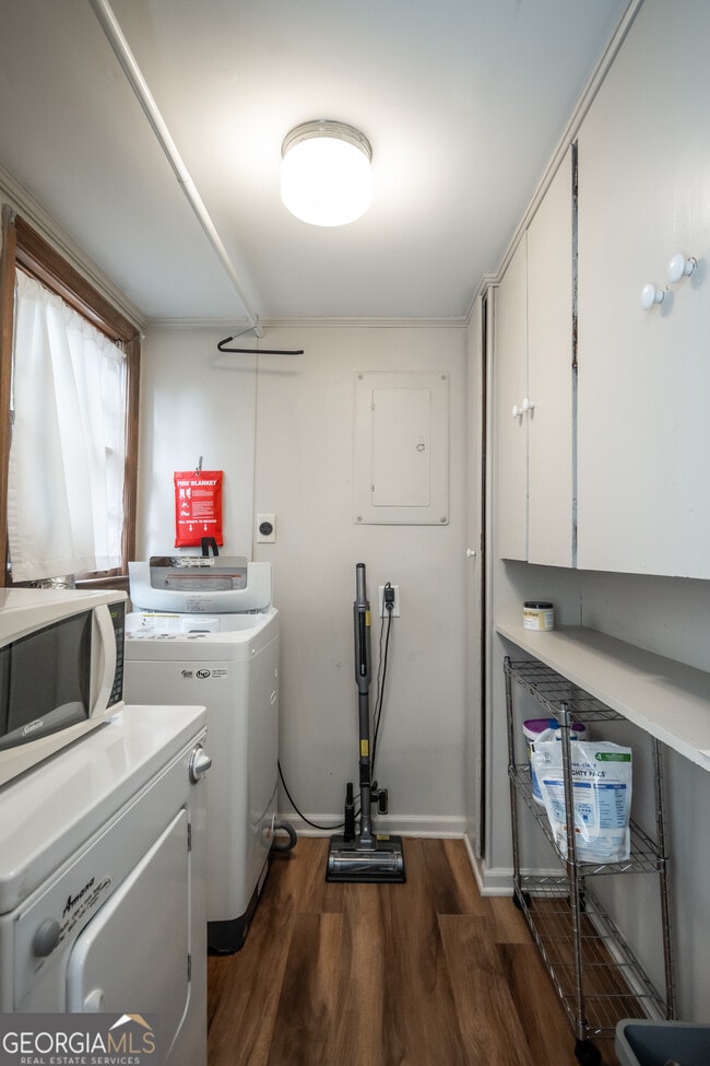 Building Photo - 290.5 Milledge Cir