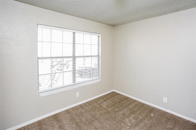 Building Photo - 1400 Thackery Dr