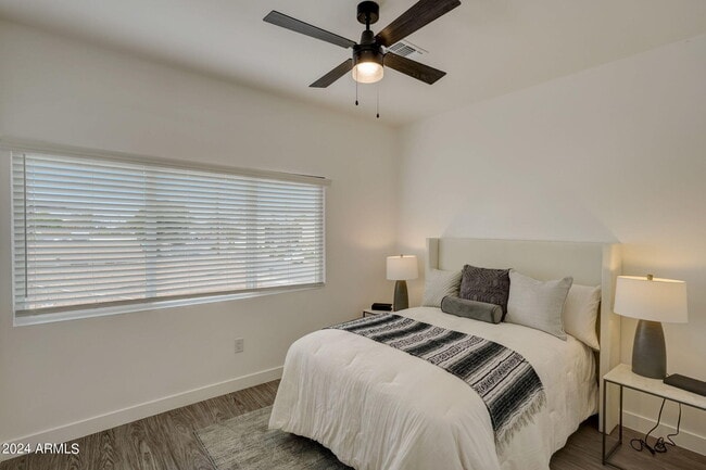 Building Photo - 3645 E Earll Dr