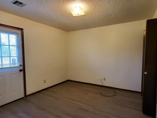 Building Photo - 1306 Nancy Dr
