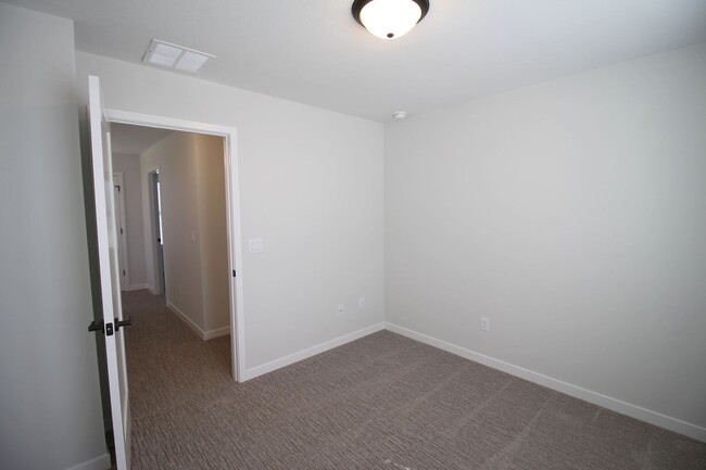 Building Photo - 2324 Lovie Ln