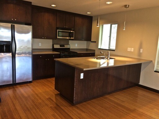 Building Photo - 3 bed 2.5 bath, Spacious BALLARD TOWNHOUSE!