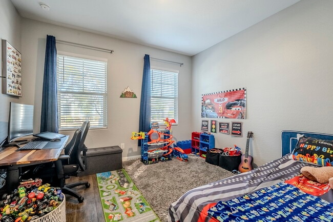 Building Photo - 9935 E Thornbush Ave