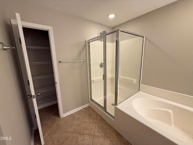 Building Photo - 514 Dragby Ln