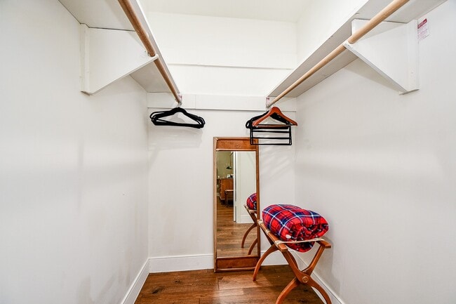 Building Photo - 922 Chantilly Ln