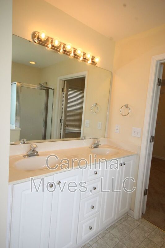Building Photo - 500 Cliffview Ct