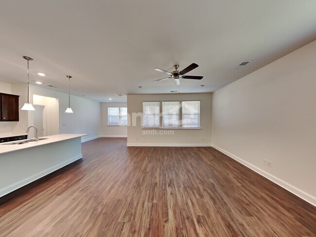 Building Photo - 561 Rivermist Dr