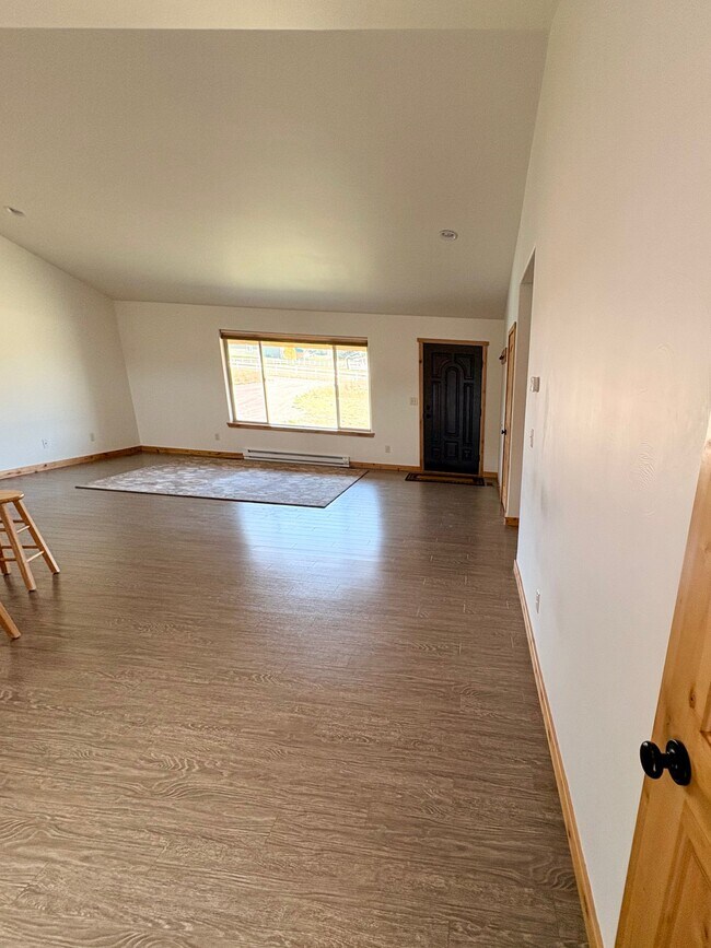 Building Photo - 6963 Green Meadow Dr