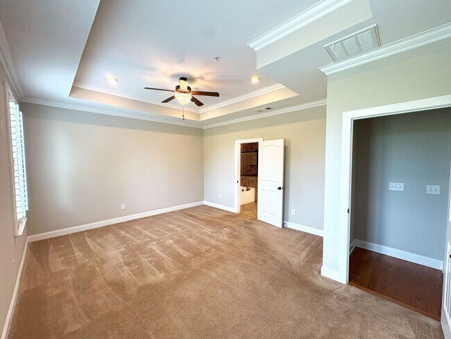 Building Photo - Stunning Townhome in Foxland Harbor – Golf & Lake Community