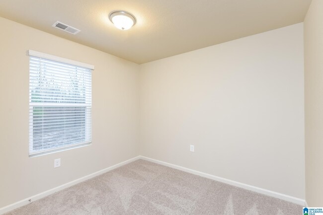 Building Photo - 690 Clover Cir