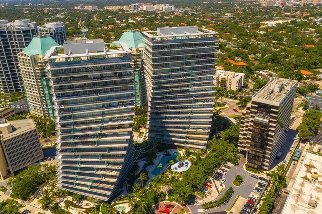 Building Photo - 2675 S Bayshore Dr