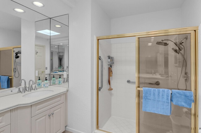 Building Photo - 17 Lugo Dr