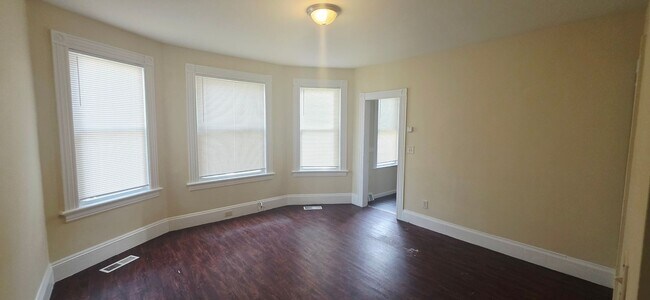 Building Photo - 273 Brooks St