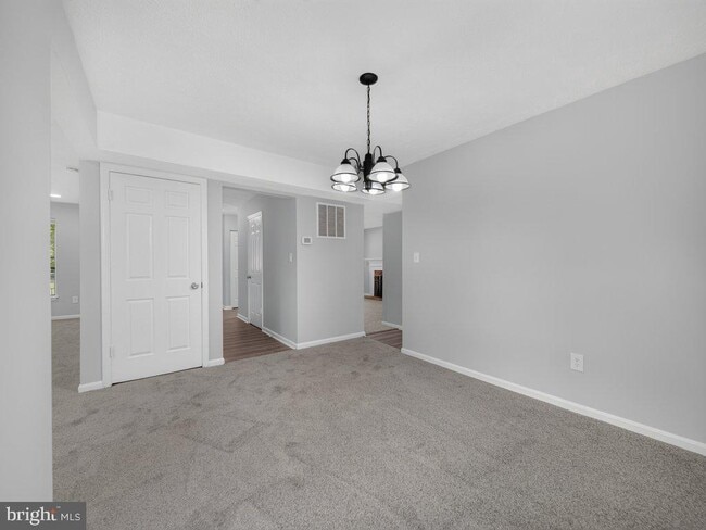 Building Photo - 801 High Plain Dr