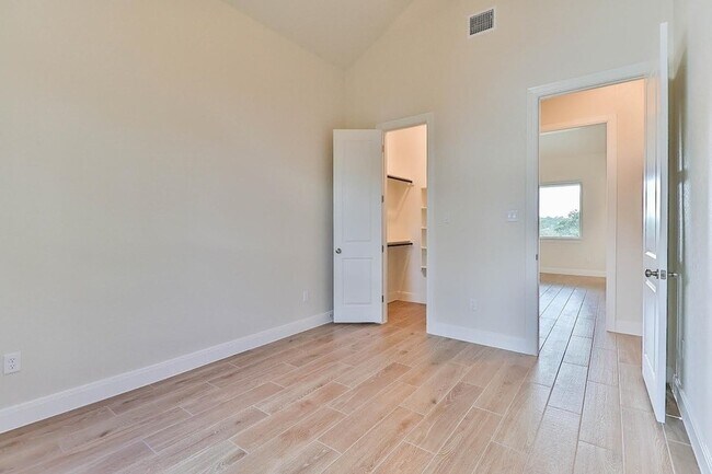 Building Photo - 1406 Prospect Cir