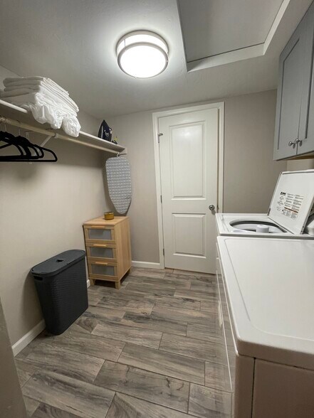 Building Photo - 4561 N Preston Dr