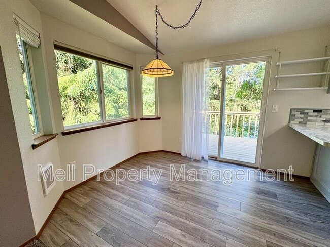 Building Photo - 71 E Rainbow Dr