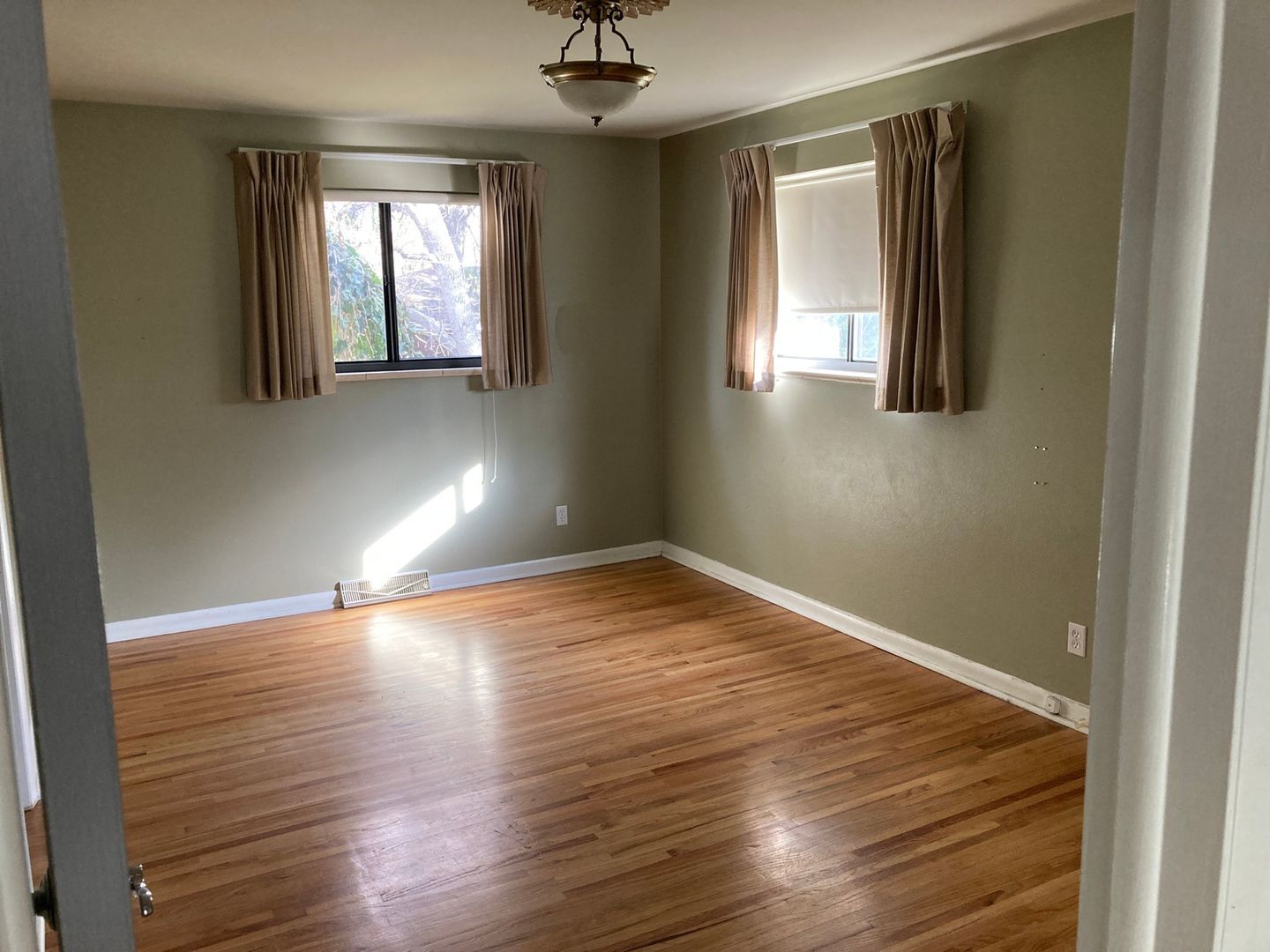 Building Photo - 6068 Vivian Ct